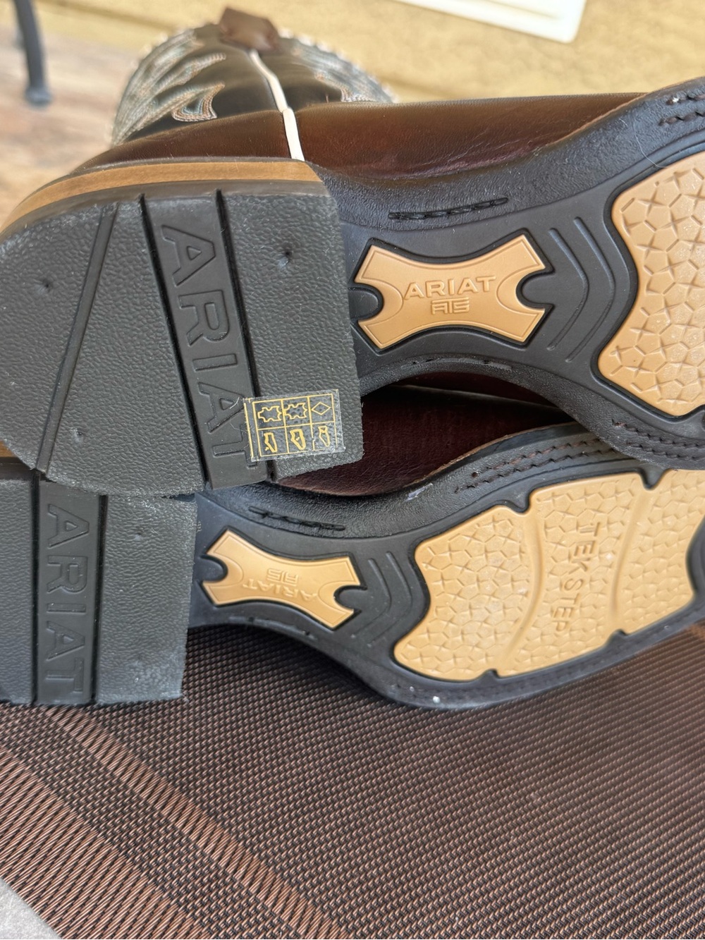 NWOT ARIAT WOMEN'S SHOWDOWN WESTERN BOOTS - BROAD SQUARE TOE - Picture 10 of 11